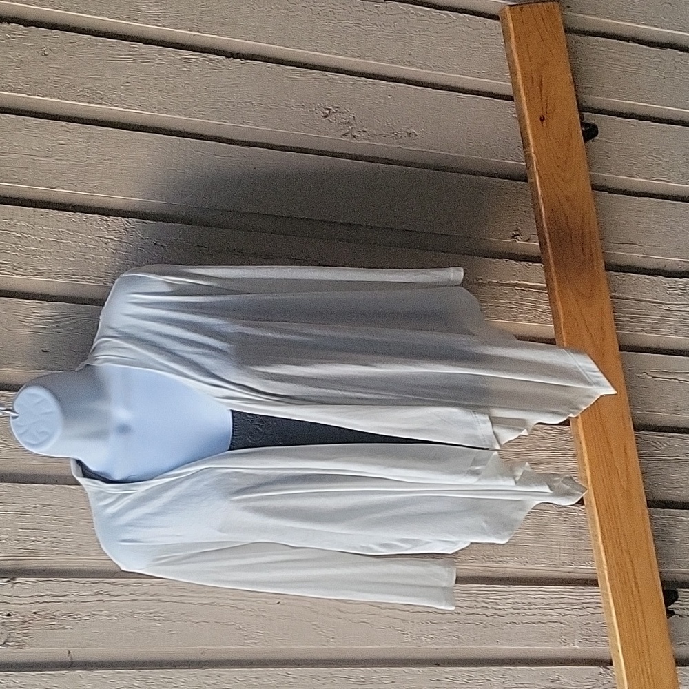 A light weight top shirt